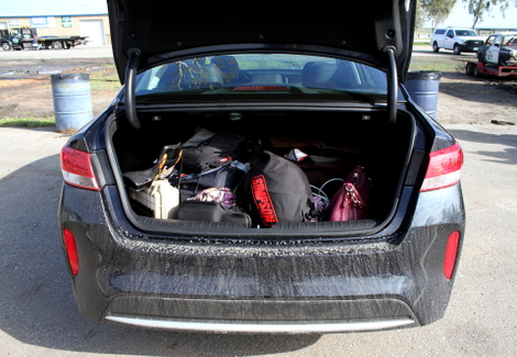 Illustration for article titled If You Can't Stand Another Camry The 2017 Kia Optima Hybrid Says Hi